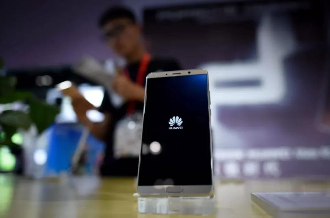 Huawei Overtakes Samsung as World’s Biggest Smartphone Vendor​