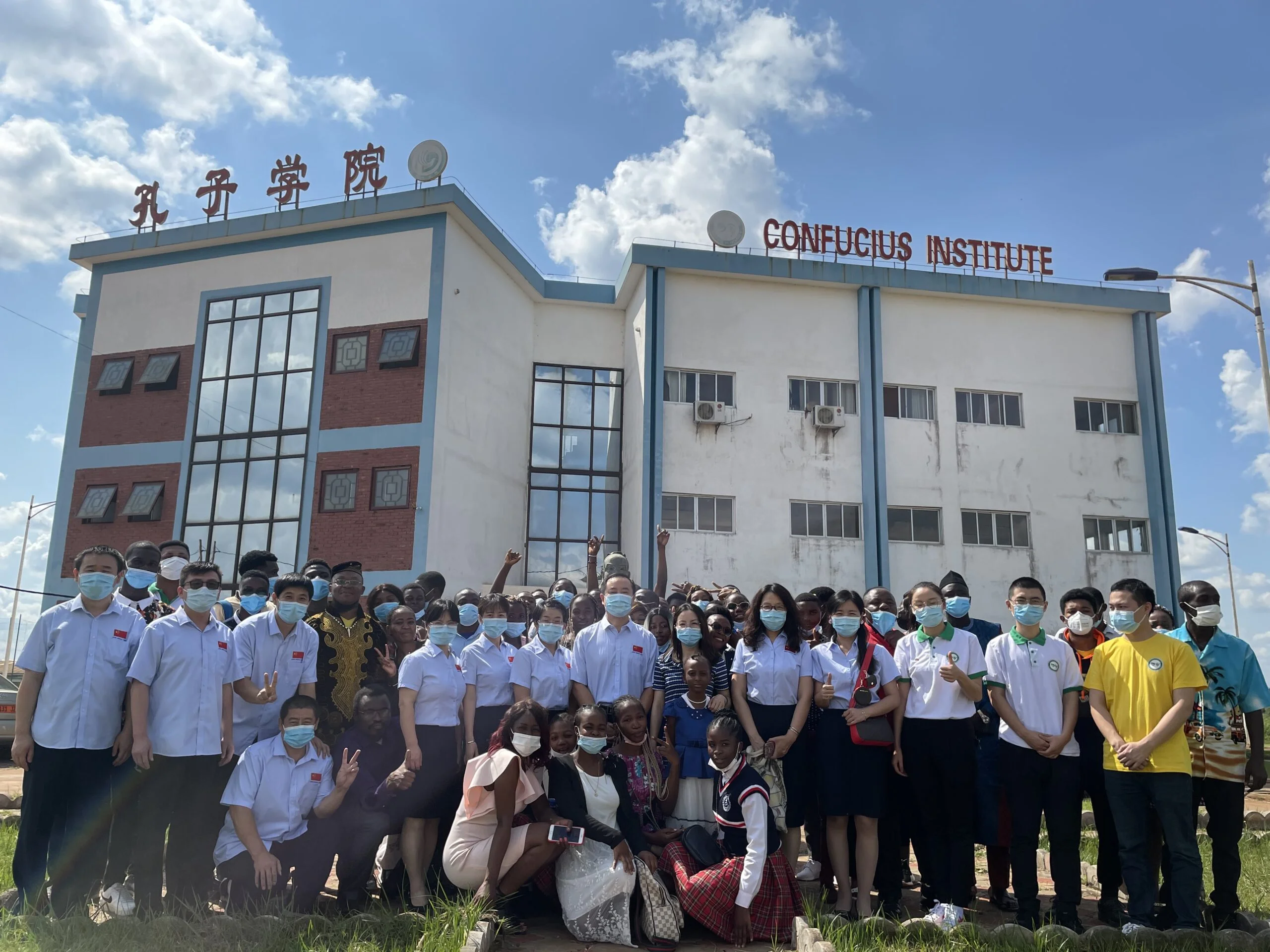 China-Cameroon Medical Cooperation: The 22nd Chinese medical Team Teaches First Aid to Students at Confucius Institute of University of Yaoundé II
